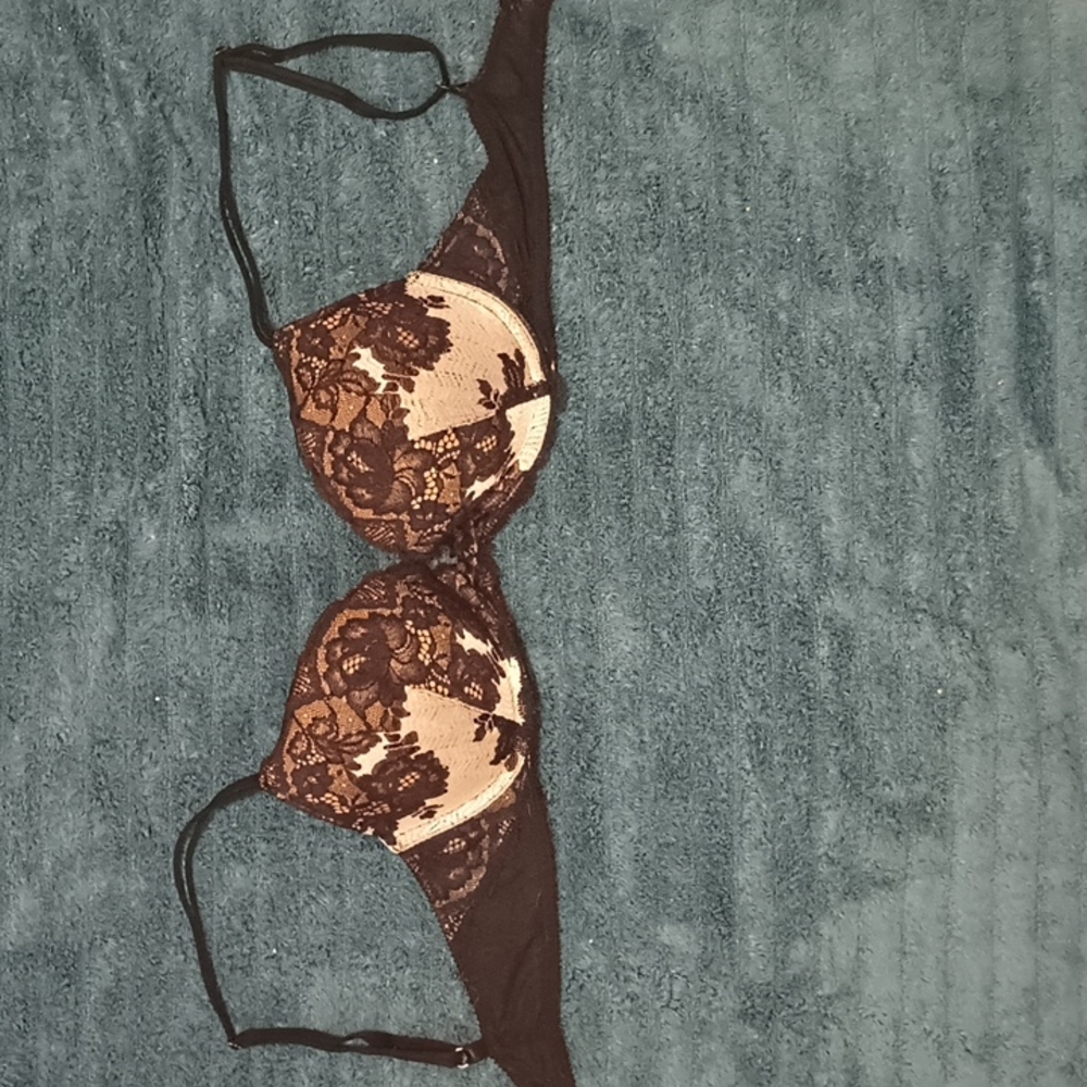 Victoria secret size 34C bra